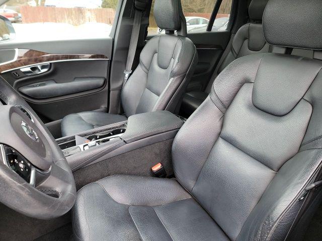 2016 Volvo XC90 T6 Momentum