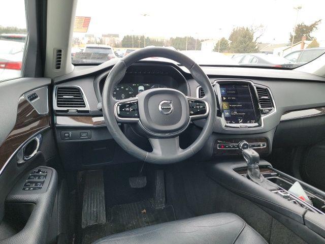 2016 Volvo XC90 T6 Momentum
