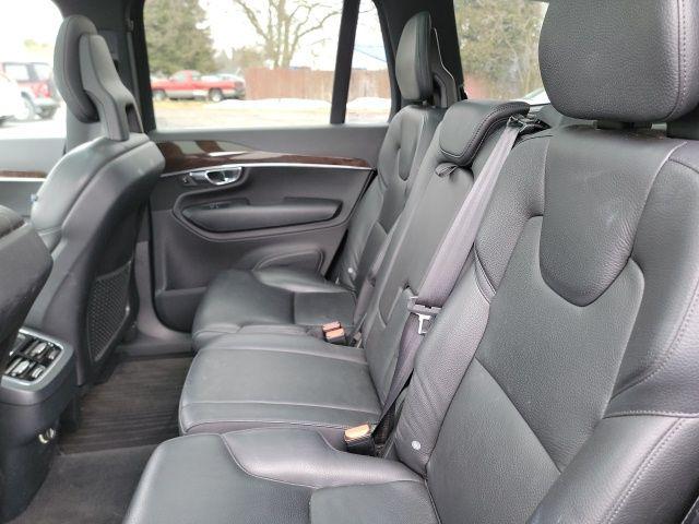2016 Volvo XC90 T6 Momentum