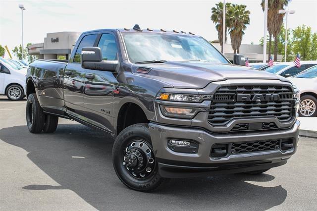2025 RAM Ram 3500 RAM 3500 BIG HORN CREW CAB 4X4 8 BOX