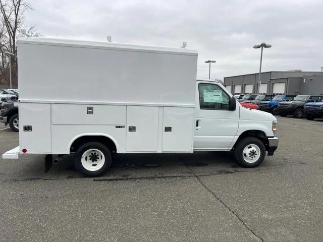 2025 Ford E-350 Cutaway E-350 SRW