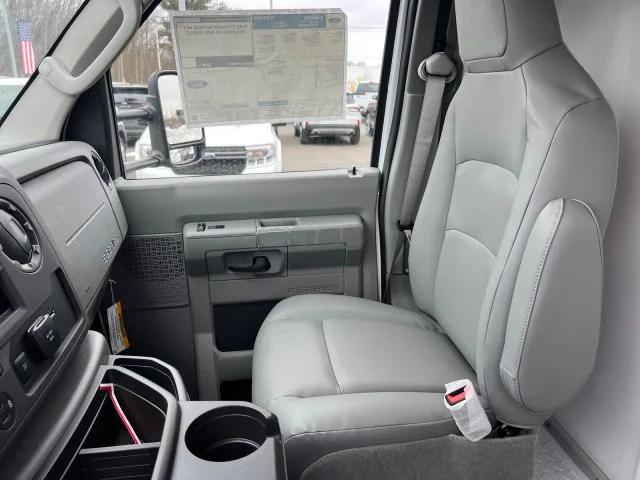 2025 Ford E-350 Cutaway E-350 SRW