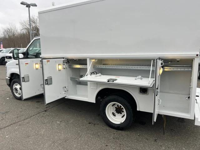 2025 Ford E-350 Cutaway E-350 SRW