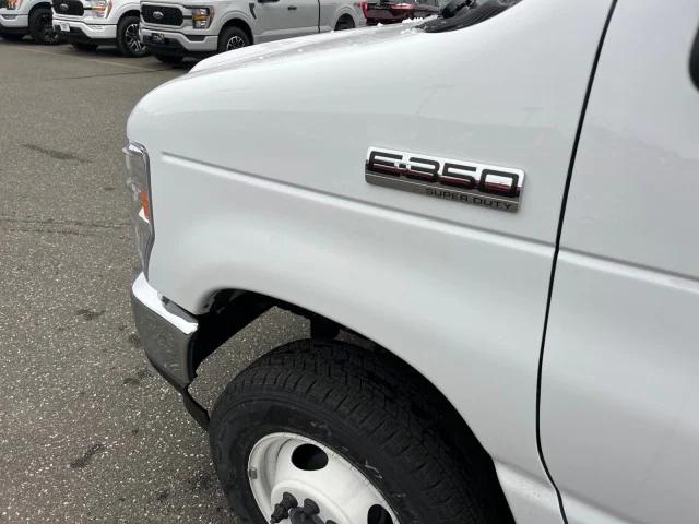 2025 Ford E-350 Cutaway E-350 SRW