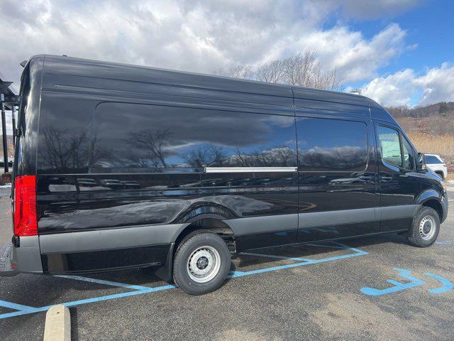 2025 Mercedes-Benz Sprinter 3500 Cargo 170 WB