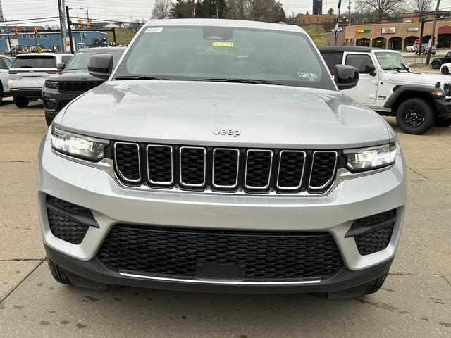 2025 Jeep Grand Cherokee GRAND CHEROKEE LAREDO X 4X4