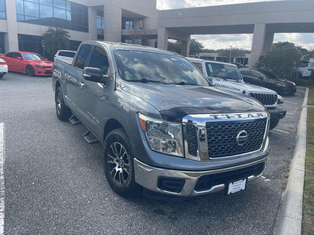 2018 Nissan TITAN SV