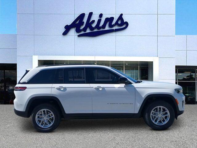 2025 Jeep Grand Cherokee GRAND CHEROKEE LAREDO X 4X4