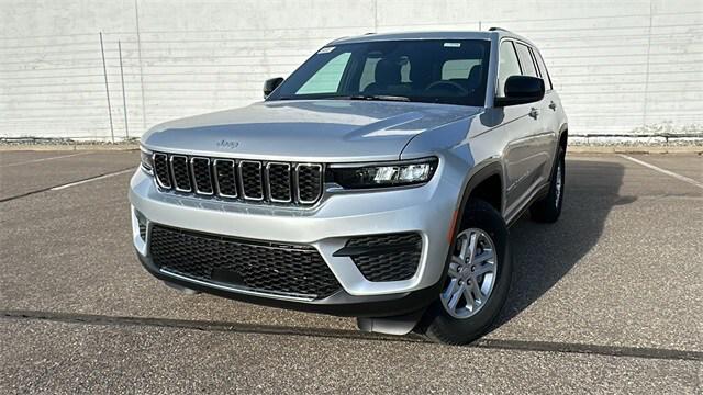 2025 Jeep Grand Cherokee GRAND CHEROKEE LAREDO 4X4