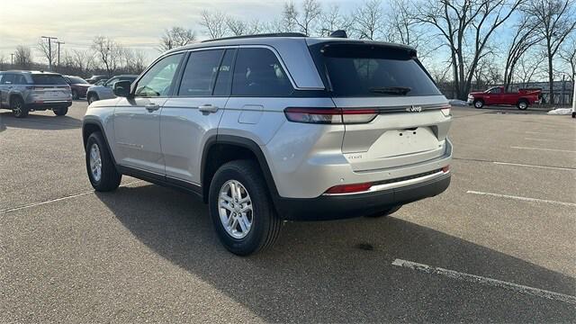 2025 Jeep Grand Cherokee GRAND CHEROKEE LAREDO 4X4