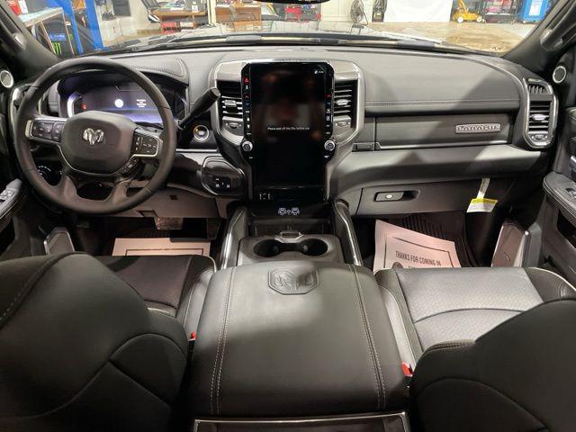 2025 RAM Ram 3500 RAM 3500 LARAMIE CREW CAB 4X4 64 BOX 2025 RAM Ram 3500 RAM 3500 LARAMIE CREW CAB 4X4 64 BOX