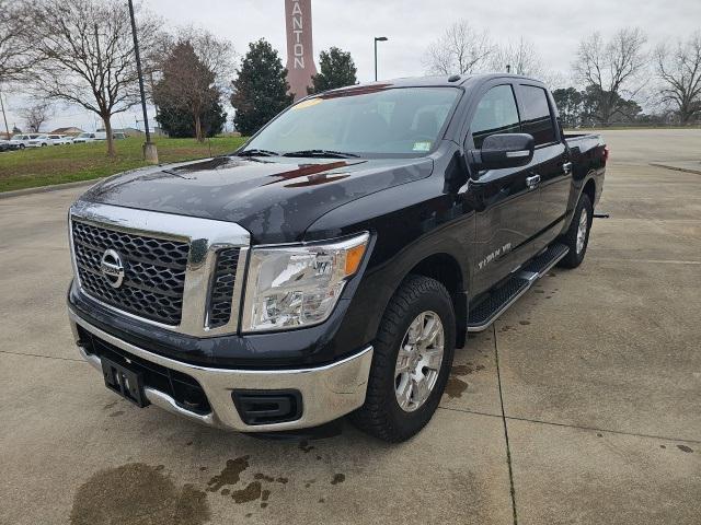 2018 Nissan TITAN SV