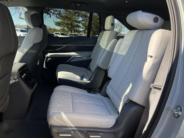 2025 Cadillac Escalade Luxury 1