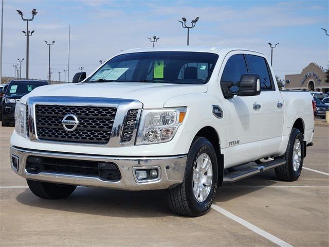 2017 Nissan TITAN SV