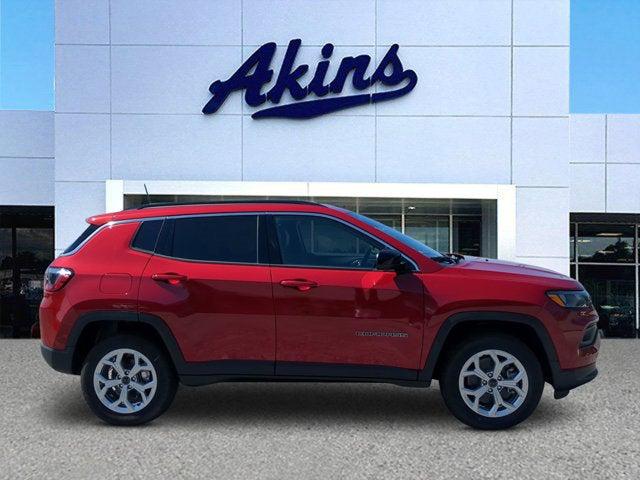 2025 Jeep Compass COMPASS LATITUDE 4X4