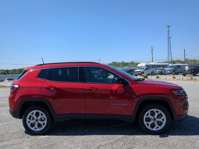 2025 Jeep Compass COMPASS LATITUDE 4X4