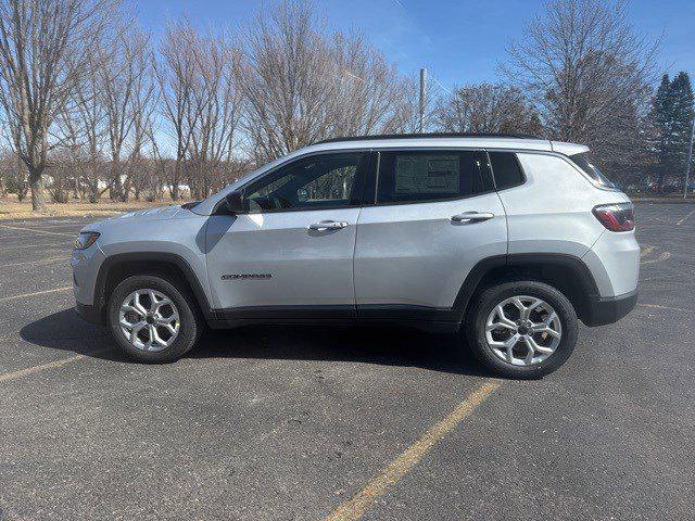2025 Jeep Compass COMPASS LATITUDE 4X4