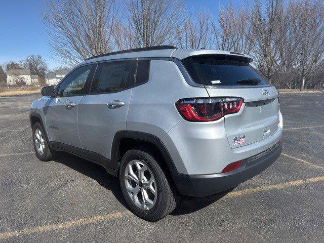 2025 Jeep Compass COMPASS LATITUDE 4X4