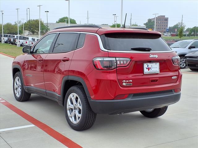 2025 Jeep Compass COMPASS LATITUDE 4X4