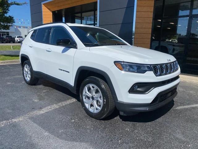 2025 Jeep Compass COMPASS LATITUDE 4X4