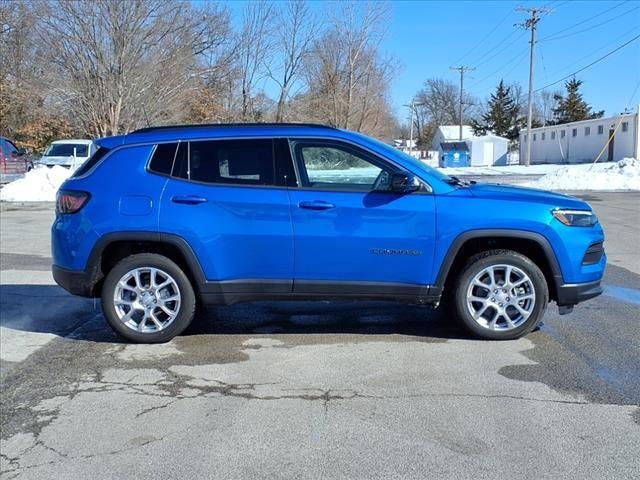 2024 Jeep Compass COMPASS LATITUDE LUX 4X4