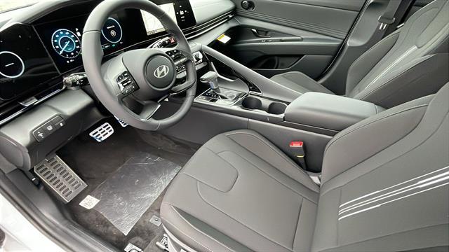 2025 Hyundai Elantra Blue - Photo 9