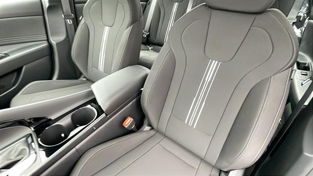 2025 Hyundai Elantra Blue - Photo 10