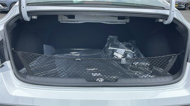 2025 Hyundai Elantra Blue - Photo 23