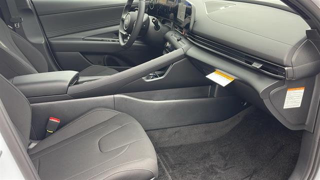 2025 Hyundai Elantra Blue - Photo 24
