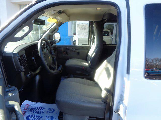 2022 Chevrolet Express Passenger RWD 3500 Extended Wheelbase LS
