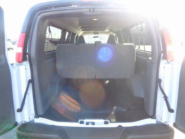 2022 Chevrolet Express Passenger RWD 3500 Extended Wheelbase LS