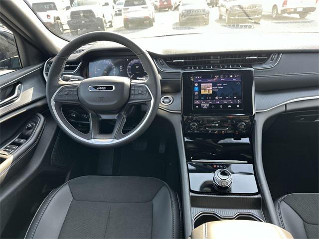 2025 Jeep Grand Cherokee GRAND CHEROKEE ALTITUDE 4X4