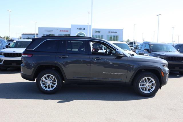 2025 Jeep Grand Cherokee GRAND CHEROKEE LAREDO X 4X4