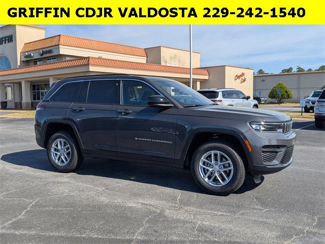 2025 Jeep Grand Cherokee GRAND CHEROKEE LAREDO X 4X4