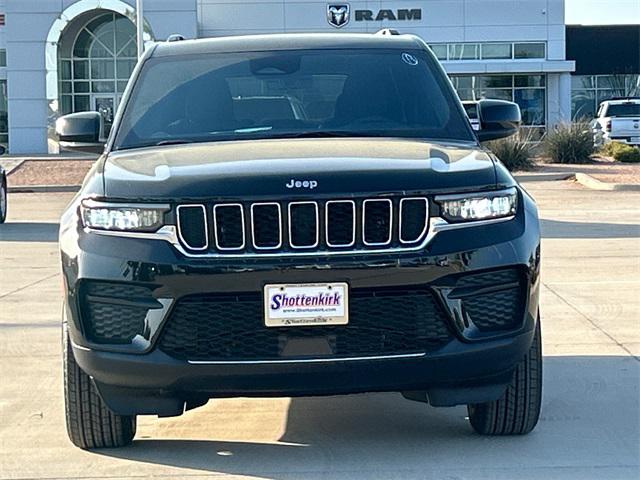 2025 Jeep Grand Cherokee GRAND CHEROKEE LAREDO X 4X4