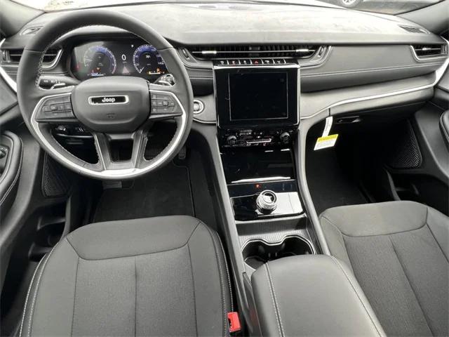 2025 Jeep Grand Cherokee GRAND CHEROKEE LAREDO X 4X4