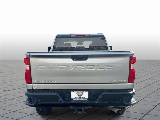 2024 Chevrolet Silverado 2500HD 4WD Crew Cab Standard Bed Custom