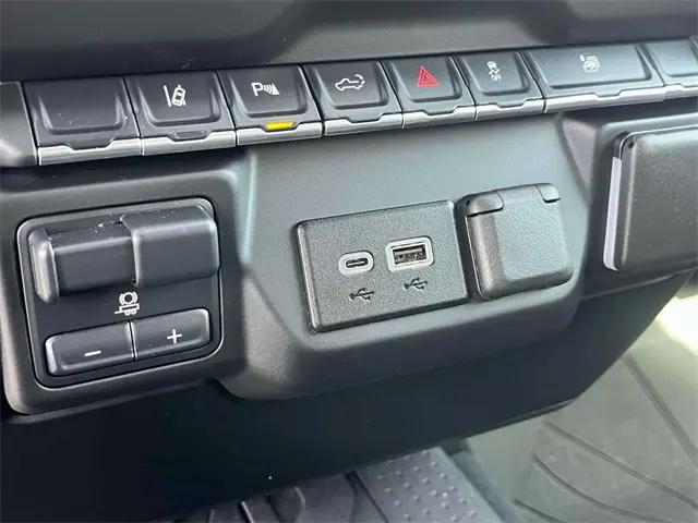 2024 Chevrolet Silverado 2500HD 4WD Crew Cab Standard Bed Custom