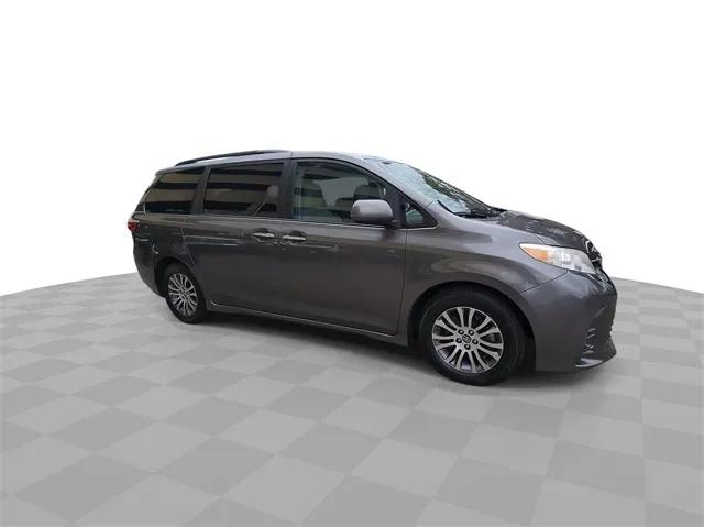 2018 Toyota Sienna XLE 8 Passenger