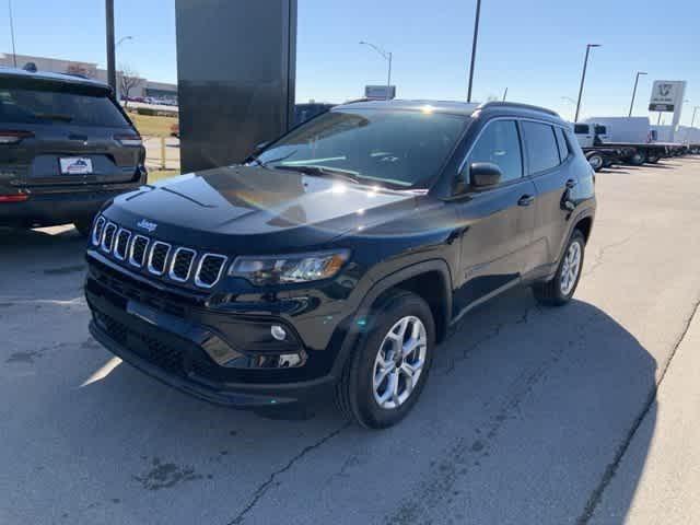 2025 Jeep Compass COMPASS LATITUDE 4X4