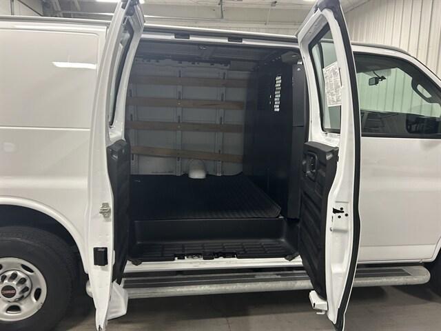 2022 GMC Savana Cargo RWD 2500 Regular Wheelbase Work Van