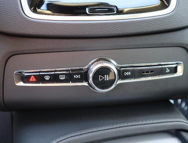 2025 Volvo XC90 B5 Core