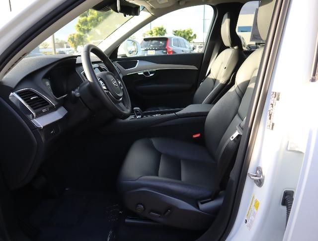 2025 Volvo XC90 B5 Core