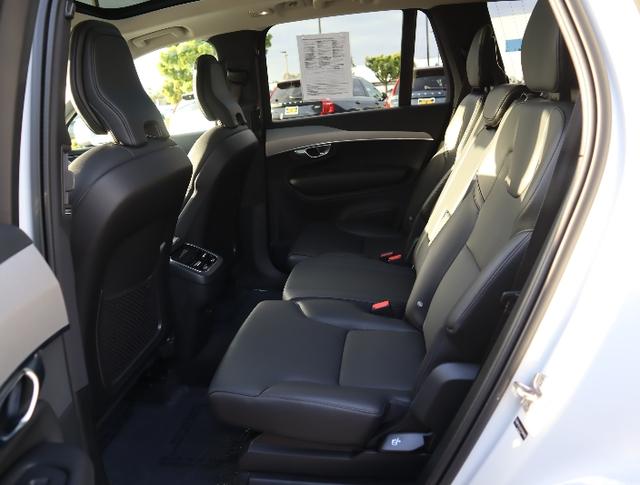 2025 Volvo XC90 B5 Core