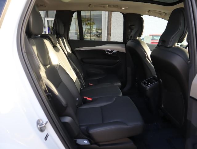 2025 Volvo XC90 B5 Core