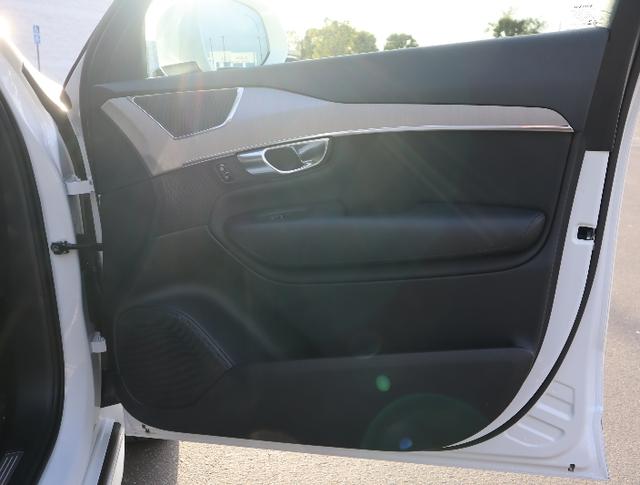 2025 Volvo XC90 B5 Core