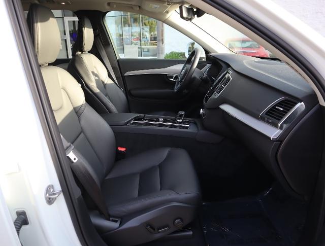2025 Volvo XC90 B5 Core