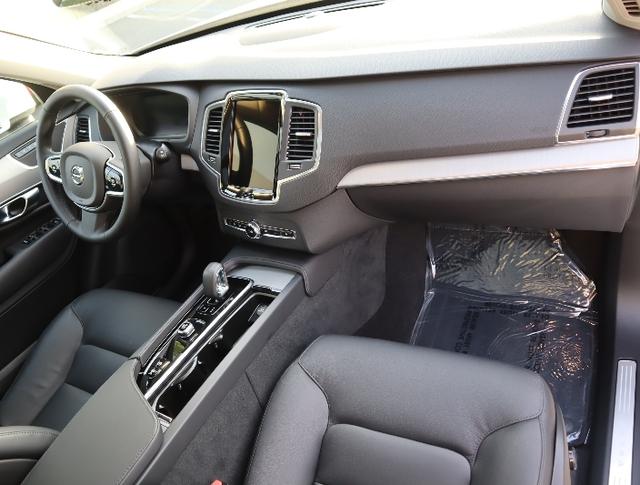 2025 Volvo XC90 B5 Core