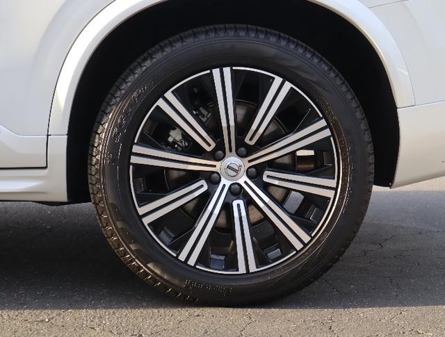 2025 Volvo XC90 B5 Core