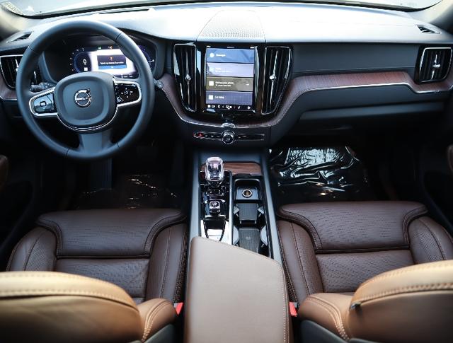 2025 Volvo XC60 Plug-In Hybrid T8 Ultra